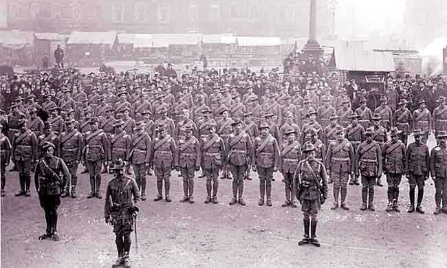 No. 10 Company, 3rd Battalion, Imperial Yeomanry, in Retford market square, 1900.