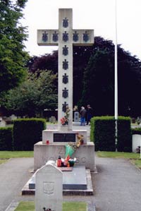 Memorial Cross at Newark Cemetery. 