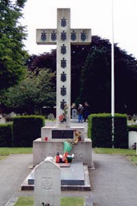 Memorial Cross at Newark Cemetery.