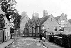 Nether Street School in the early 1900s.