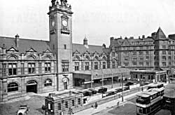 Victoria Station was opened in 1900 and demolished in the late 1960s to make way for the Victoria shopping centre. The clock tower and nearby hotel survived.