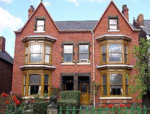 http://www.nottsheritagegateway.org.uk/images/places/worksop/mr-straw%27s-house.jpg