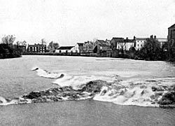 The eagre on the River Trent at West Stockwith in North Nottinghamshire, c. 1910.